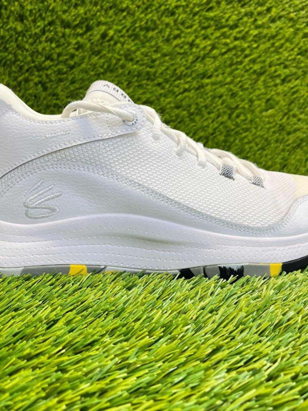 Under Armour 3Z5 Curry Womens Size 8.5 White Athletic Basketball Shoes Sneakers
